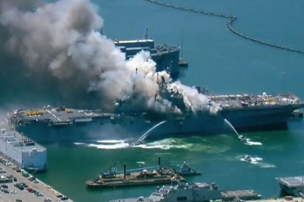 Incendio en buque militar en San Diego deja once heridos. Noticias en tiempo real