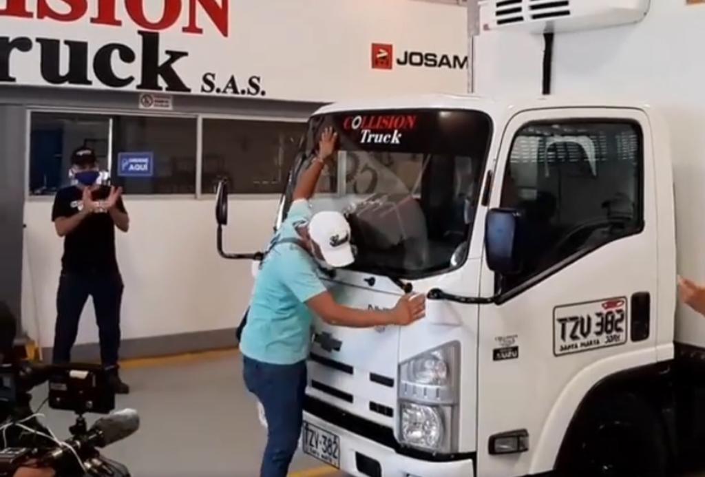 Conductor de camión recibe emotiva sorpresa tras sufrir rapiña. Noticias en tiempo real
