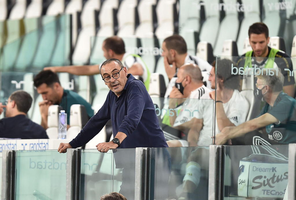 Juventus destituye al técnico Maurizio Sarri tras eliminación en la Liga de Campeones. Noticias en tiempo real