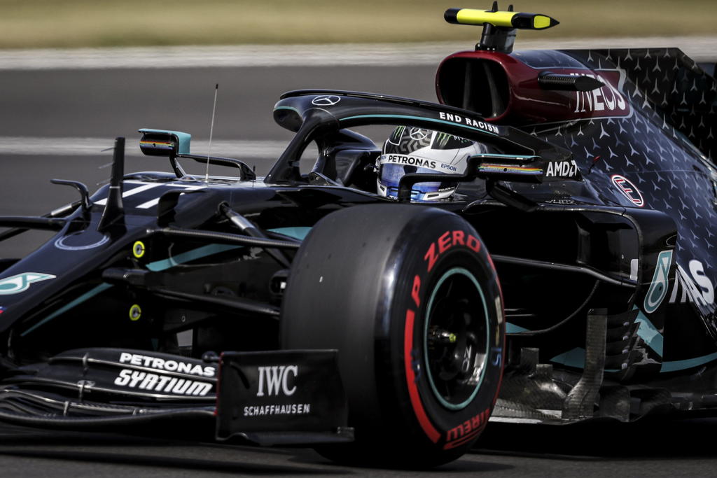 Bottas le gana la pole position a Hamilton y saldrá primero en Silverstone. Noticias en tiempo real