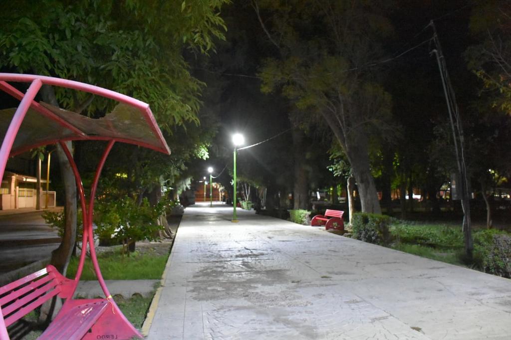 Rehabilitan alumbrado de la Plaza Benito Juárez en Lerdo. Noticias en tiempo real