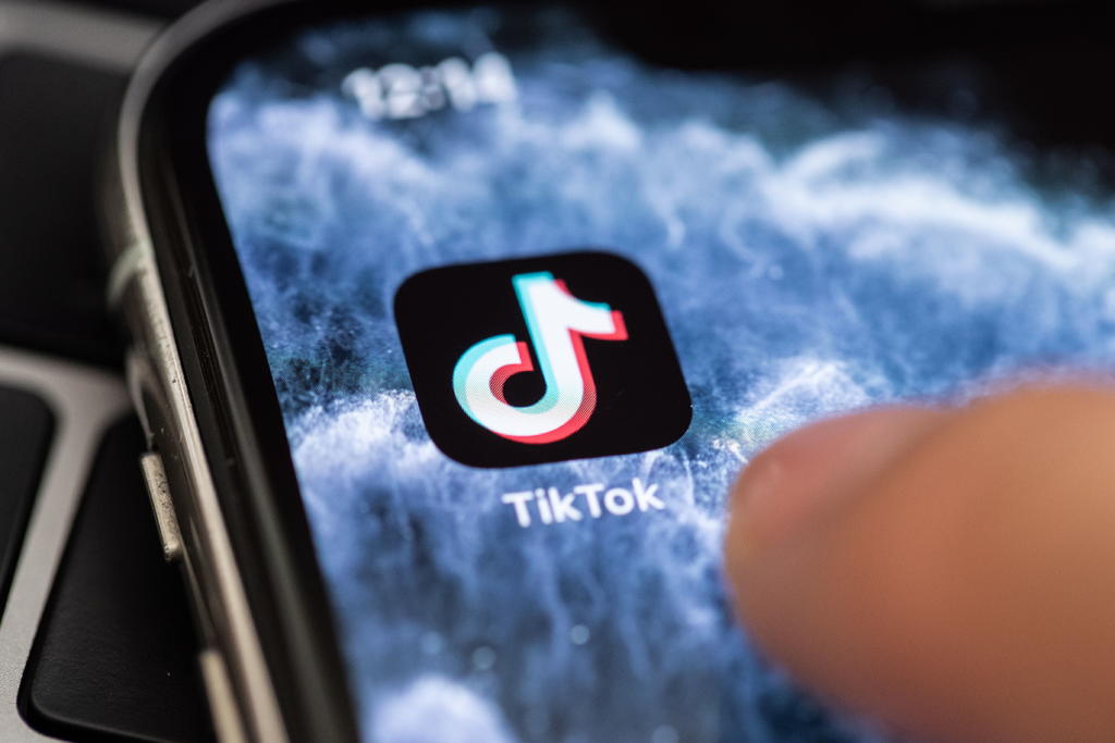 Explora Twitter posible compra de TikTok en EUA. Noticias en tiempo real