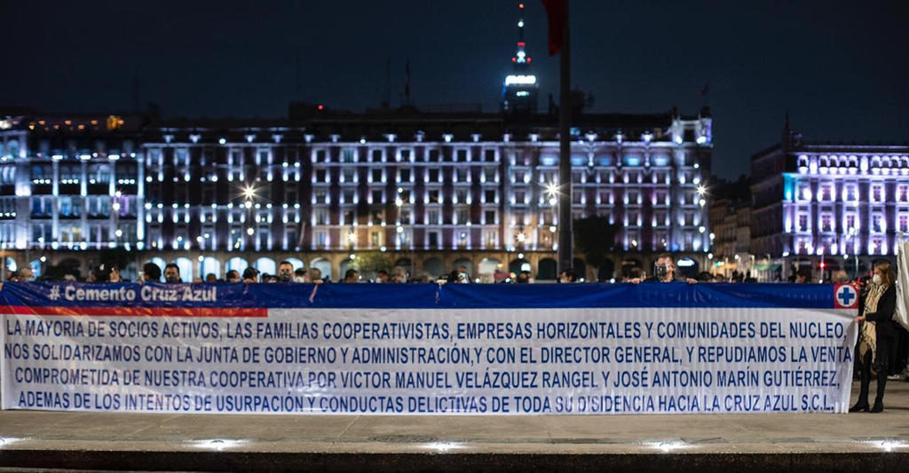 Cooperativistas respaldan a Billy Álvarez frente al Palacio Nacional. Noticias en tiempo real