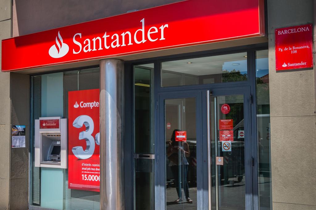 Cofece multa a Santander por modificar cláusula de no competencia. Noticias en tiempo real