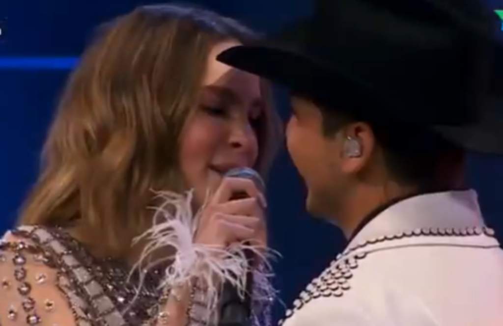 Así fue el dueto de Belinda y Christian Nodal en La Voz Azteca. Noticias en tiempo real