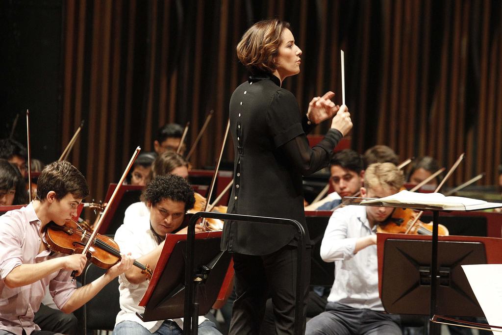 Alondra de la Parra reúne a los mejores músicos para una causa. Noticias en tiempo real
