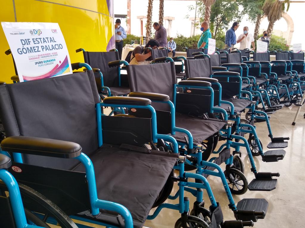 Entregan sillas de ruedas para La Laguna de Durango. Noticias en tiempo real