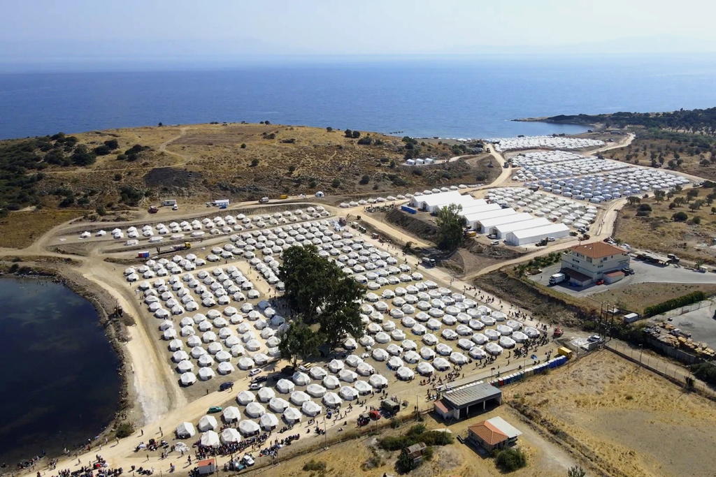 Nuevo campo de refugiados acoge alrededor de 7 mil personas en Lesbos. Noticias en tiempo real