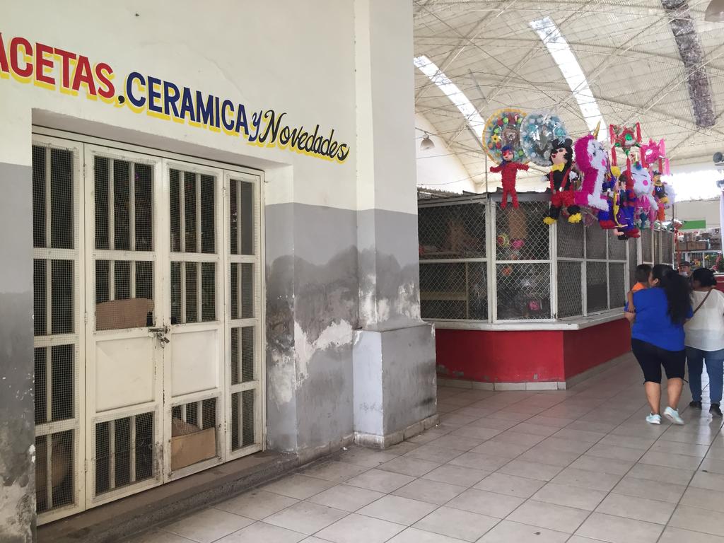 Pandemia obliga cierre de comercios al interior del mercado en Lerdo. Noticias en tiempo real