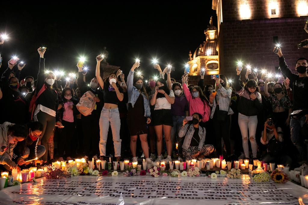 Protestan en calles de Michoacán tras asesinato de joven maestra. Noticias en tiempo real