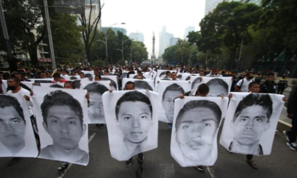 Inicia marcha por sexto aniversario de caso Ayotzinapa. Noticias en tiempo real