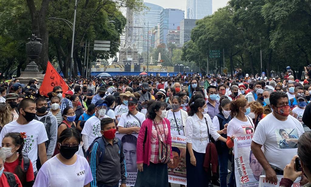 Mexicanos exigen justicia en las calles tras el sexto aniversario del caso Ayotzinapa. Noticias en tiempo real