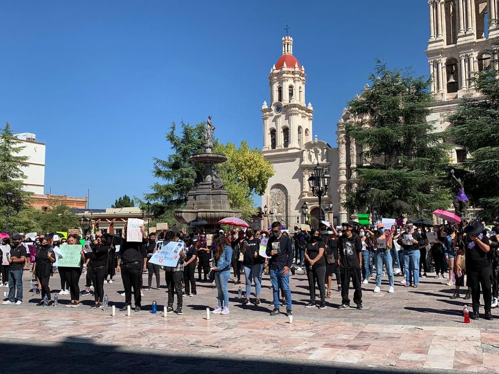 Ciudadanos se manifiestan tras feminicidio de Alondra en Saltillo. Noticias en tiempo real