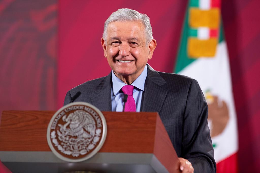 Revela AMLO que manda a hacer sus trajes con un sastre de Ecatepec. Noticias en tiempo real