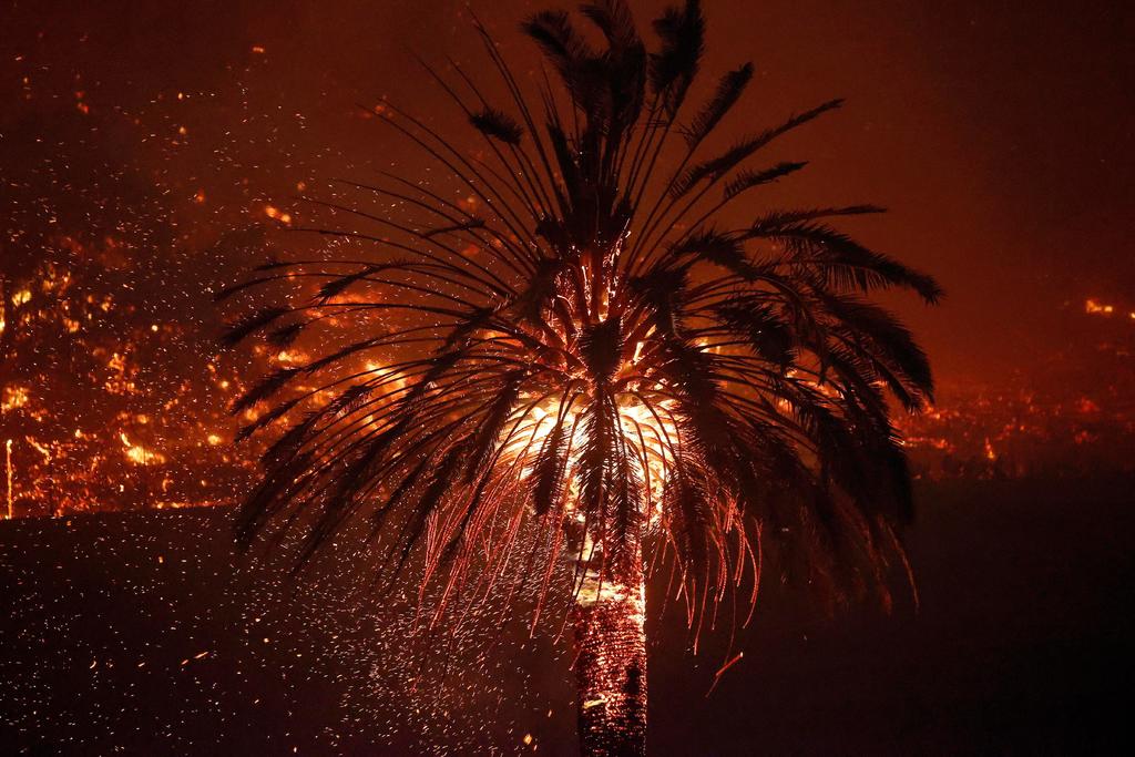 Incendios obligan a evacuar a miles de personas en California. Noticias en tiempo real