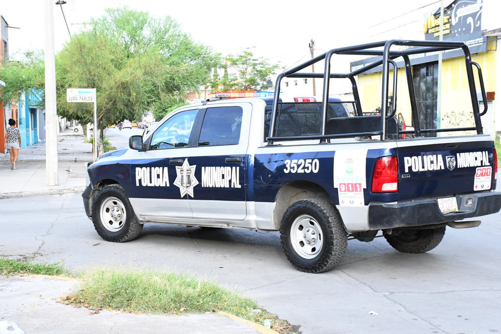 Hombre armado asalta gasolinera en Torreón; huye con 30 mil pesos. Noticias en tiempo real