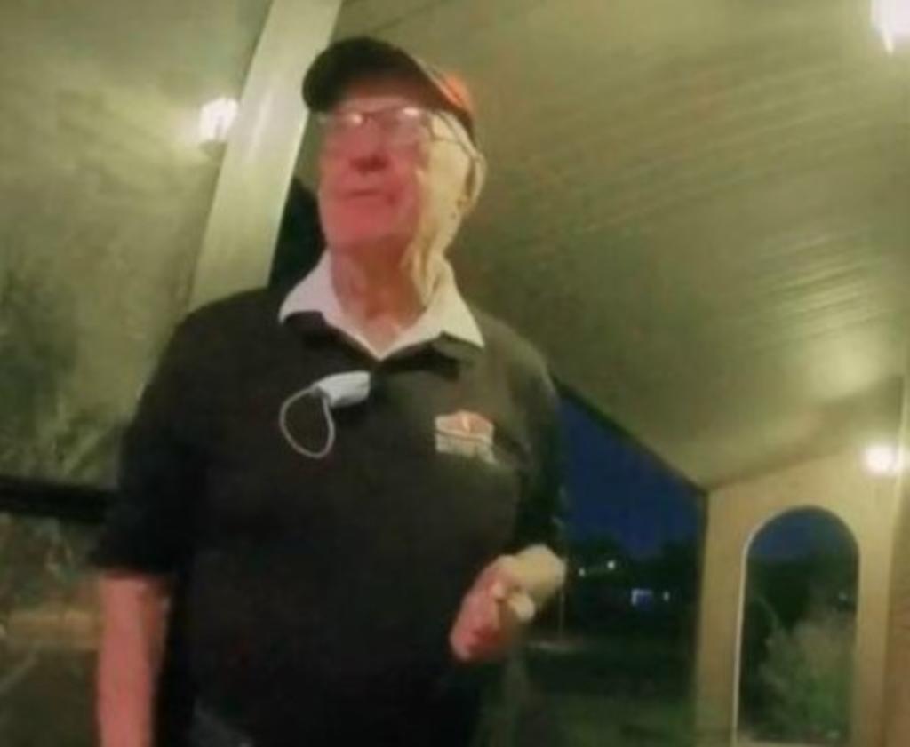 Repartidor de pizza de 89 años de edad recibe 12 mil dólares de propina. Noticias en tiempo real