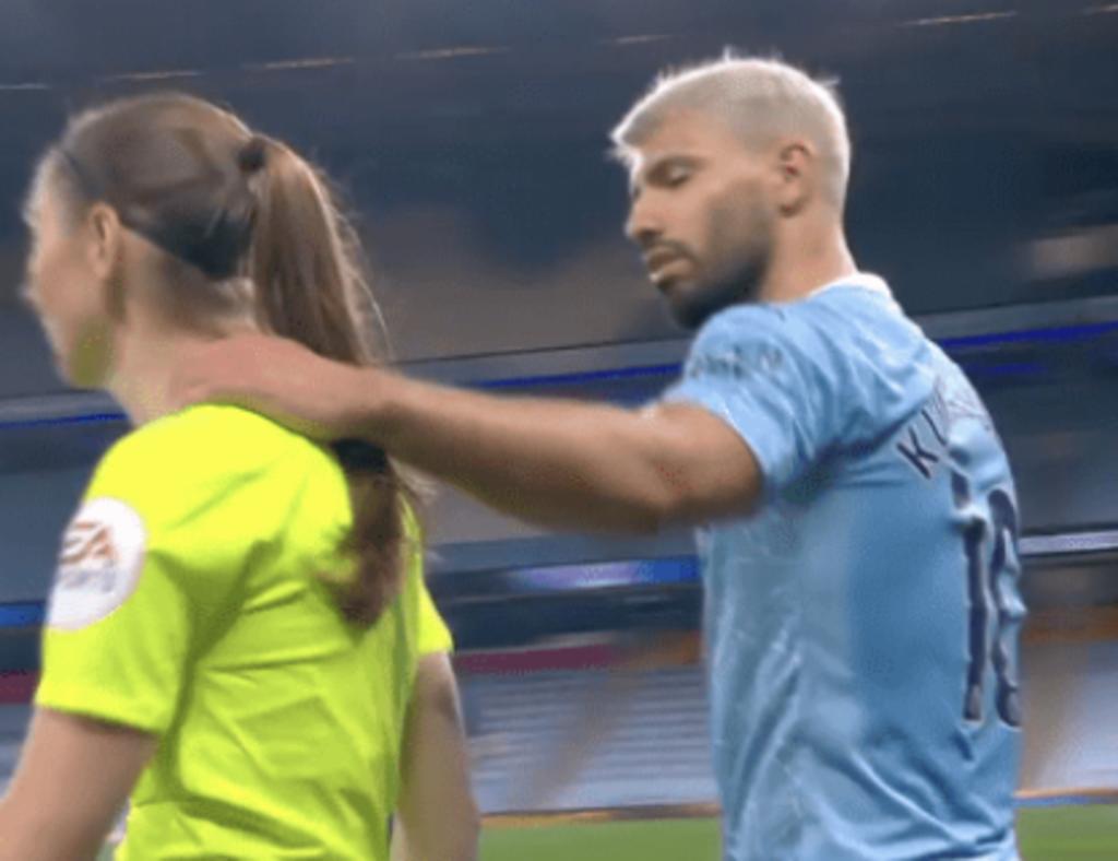 Kun Agüero es criticado por comportamiento con jueza de línea. Noticias en tiempo real