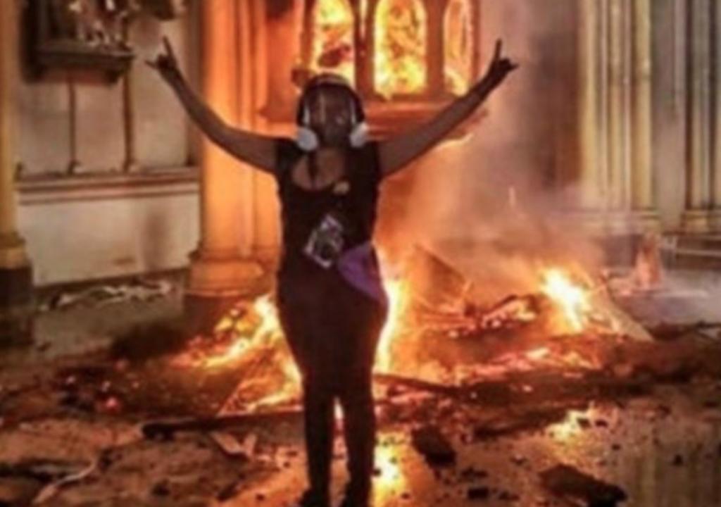 VIRAL: Joven publica fotografía celebrando incendio en iglesia. Noticias en tiempo real