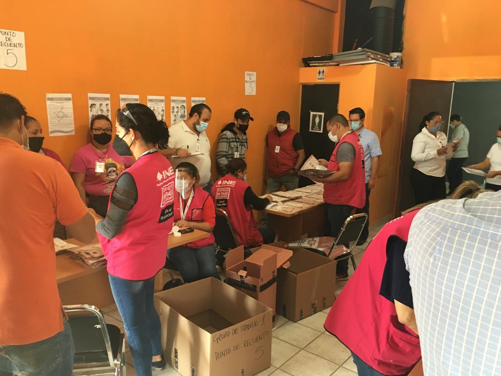 Inicia en Torreón cotejo de actas tras jornada electoral de Coahuila. Noticias en tiempo real