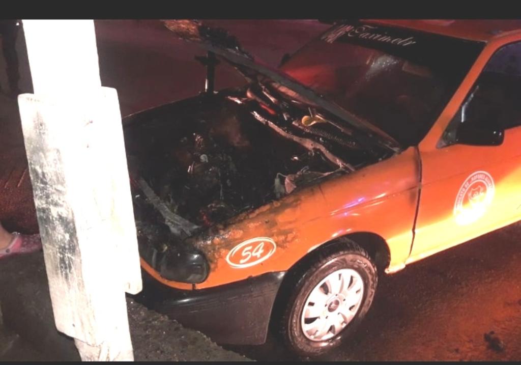 Se incendia taxi en Gómez Palacio. Noticias en tiempo real