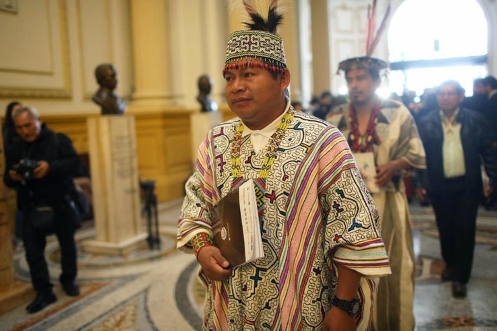 Indígenas peruanos declaran non gratos a legisladores tras Acuerdo de Escazú. Noticias en tiempo real