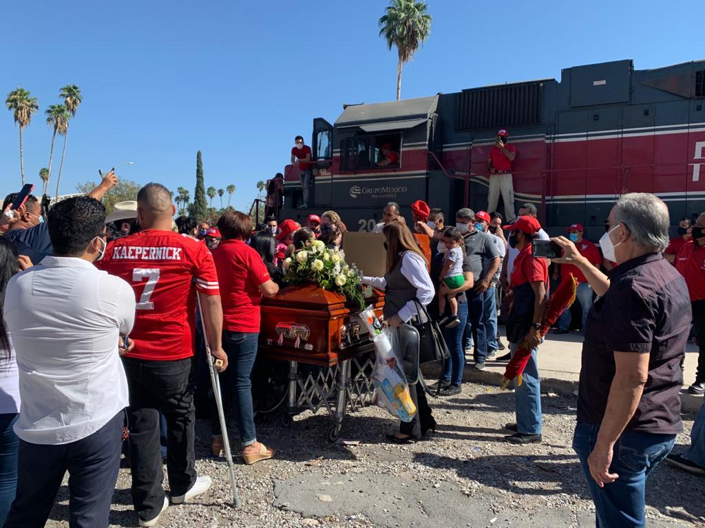 Despiden con música y máquinas a exlíder nacional ferrocarrilero en Gómez Palacio. Noticias en tiempo real