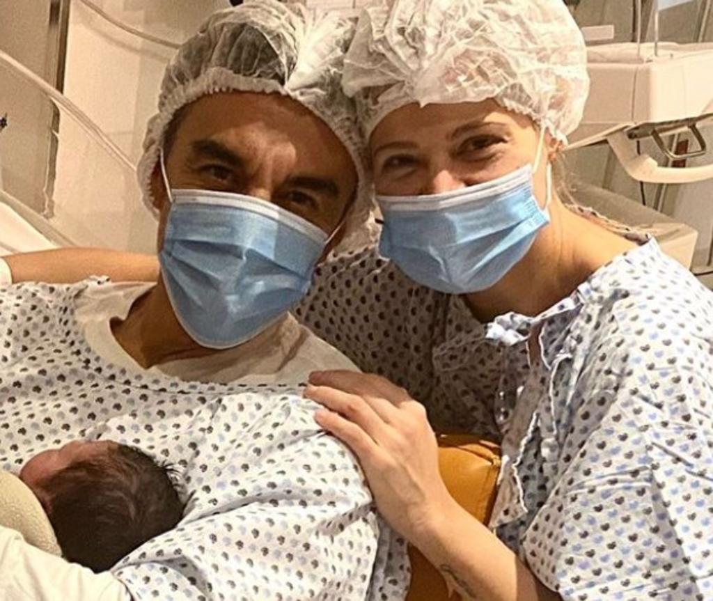 Adrián Uribe anuncia el nacimiento de su bebé con Thuany Martins. Noticias en tiempo real