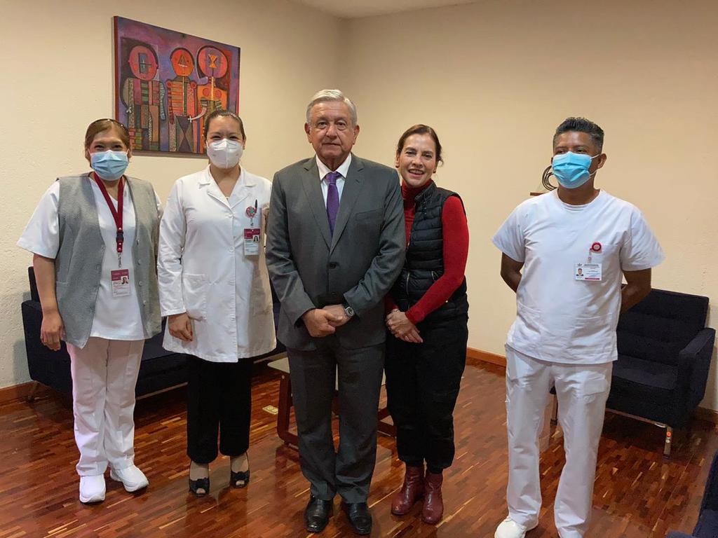 Se vacunan López Obrador y Gutierrez Müller contra influenza. Noticias en tiempo real