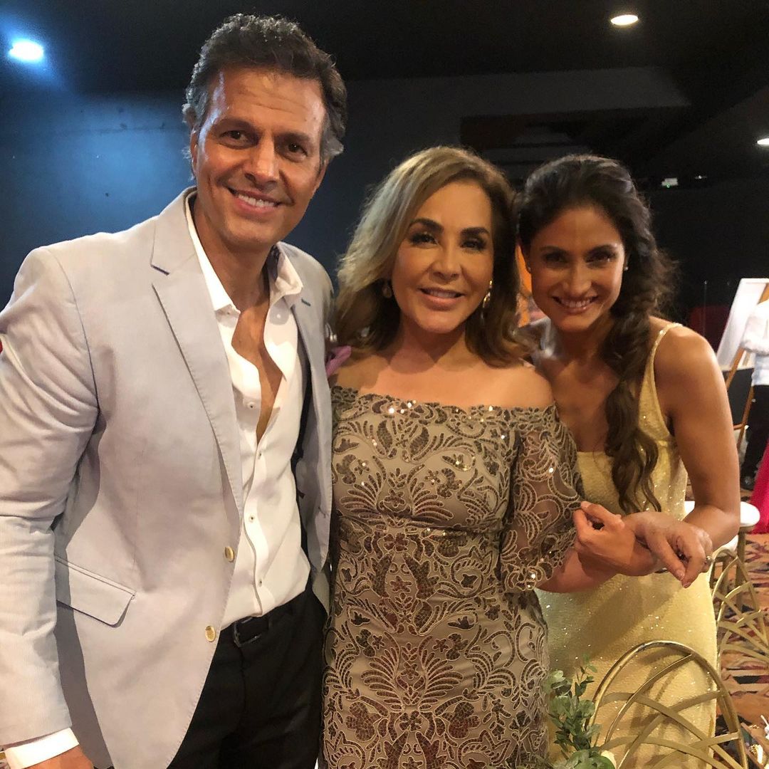 Famosos celebran boda sin medidas por COVID Famosos celebran boda sin medidas por COVID