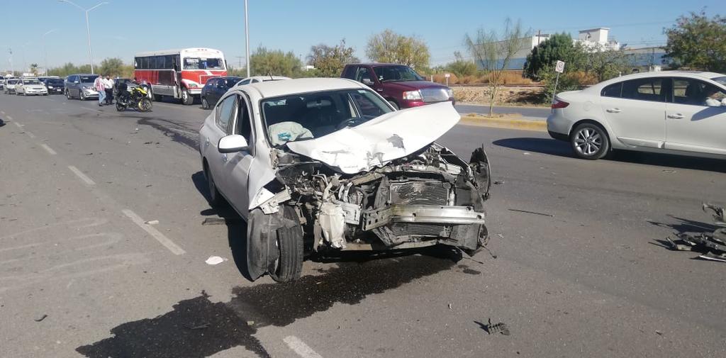 Doble choque en la Torreón-San Pedro deja una mujer lesionada y daños por $200 mil. Noticias en tiempo real