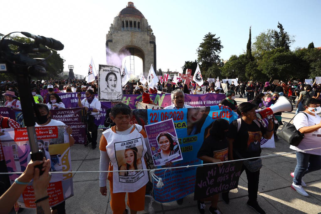 Registran destrozos durante marcha contra violencia de género en CDMX. Noticias en tiempo real