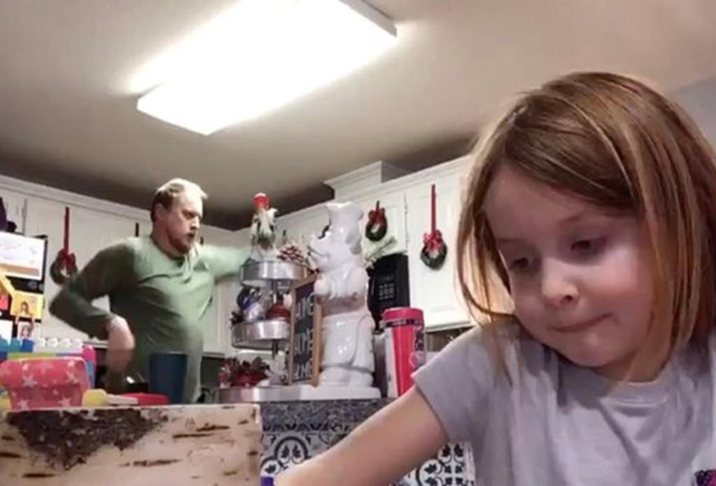Padre se hace viral al bailar improvisadamente en un video de su hija. Noticias en tiempo real