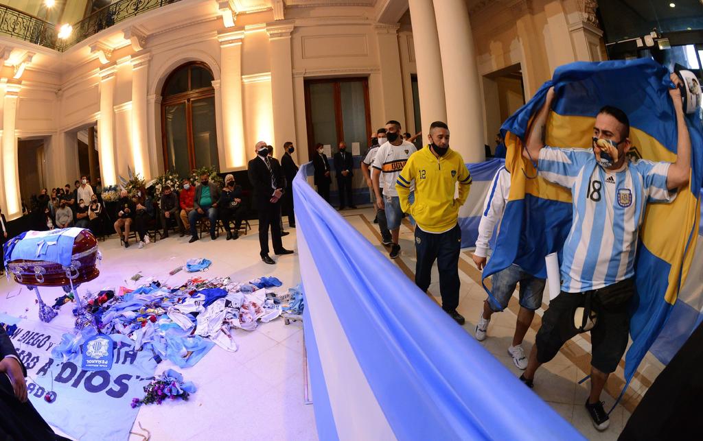 Cierre de accesos al velatorio de Maradona provoca leves incidentes. Noticias en tiempo real