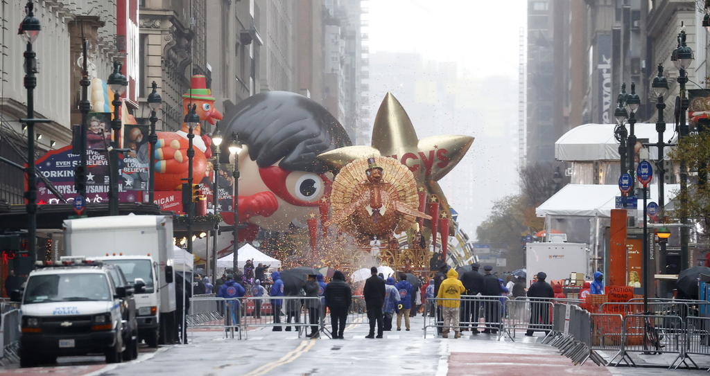 Desfile de Acción de Gracias en NY,  corto y sin público por COVID. Noticias en tiempo real