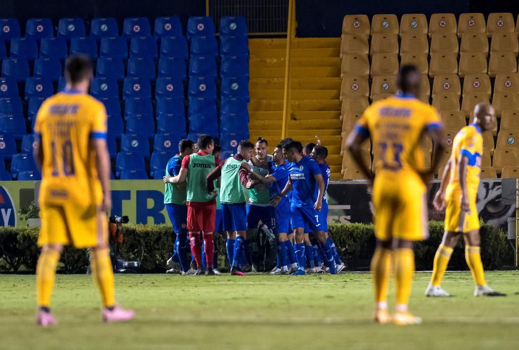 Cruz Azul da golpe de autoridad venciendo a los Tigres. Noticias en tiempo real