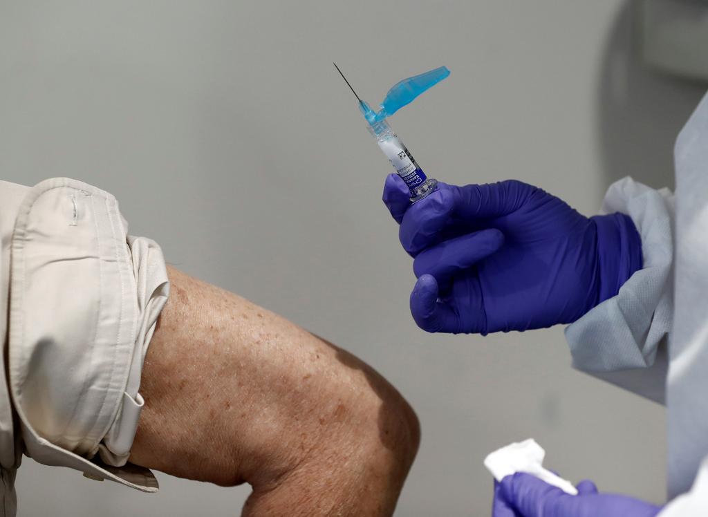 Contagios podrían continuar tras primeras vacunaciones contra COVID-19. Noticias en tiempo real