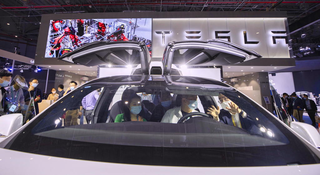 EUA investiga fallas en suspensiones delanteras de Tesla. Noticias en tiempo real