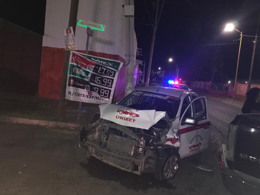 Chocan taxi y camioneta particular en Gómez Palacio. Noticias en tiempo real