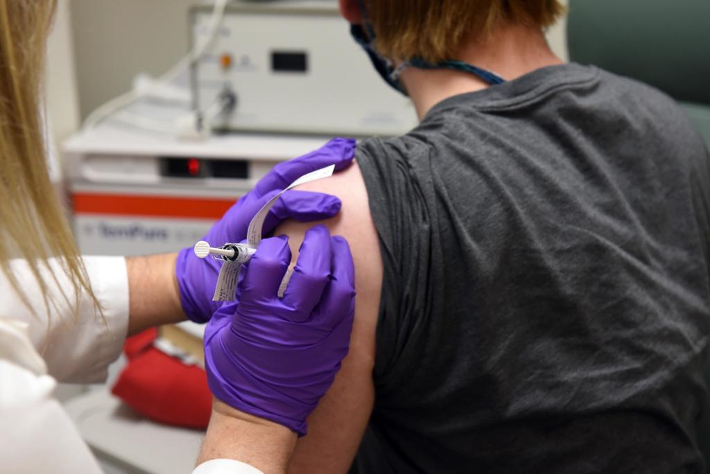 Reino Unido aprobará vacuna de Pfizer y BioNTech contra COVID la próxima semana. Noticias en tiempo real