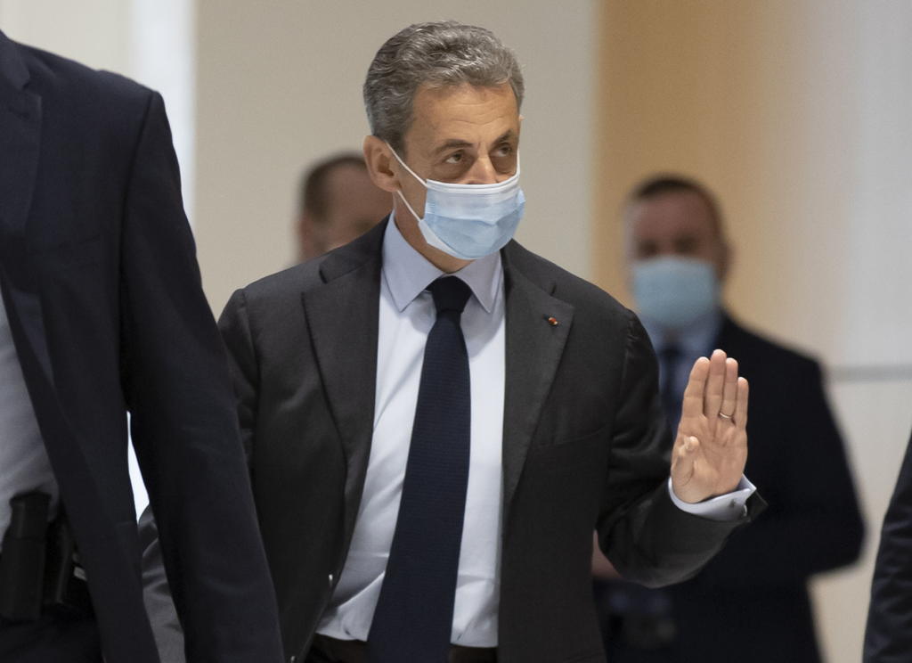 Tacha Sarkozy de infamias las acusaciones contra él; pide anular juicio. Noticias en tiempo real