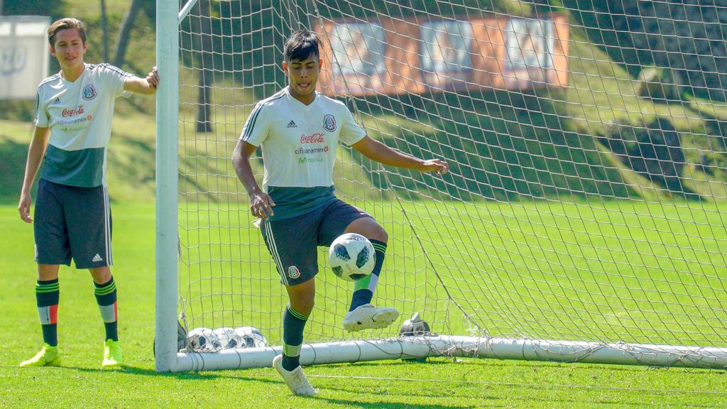 La selección de Estados Unidos convoca al mexicano Efraín Álvarez. Noticias en tiempo real