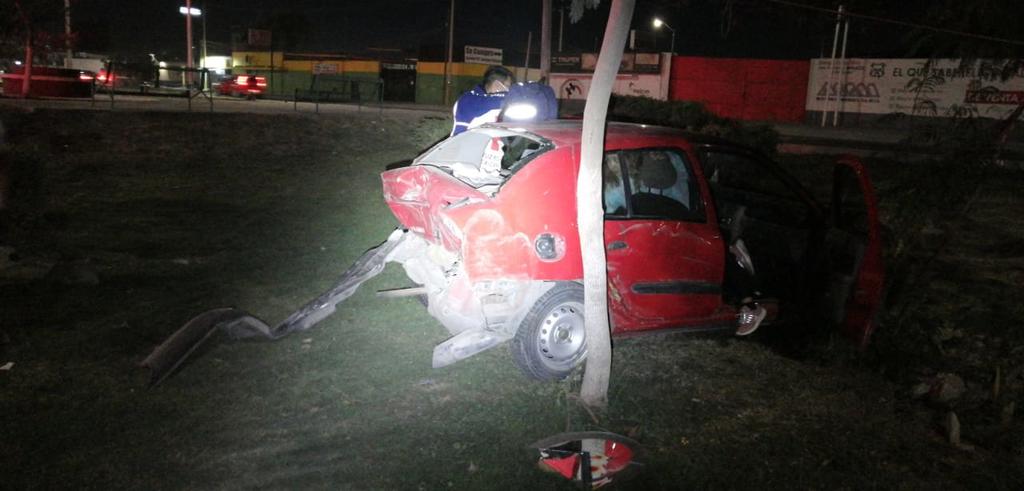 Accidente frente a la Expoferia de Gómez Palacio deja dos lesionados. Noticias en tiempo real