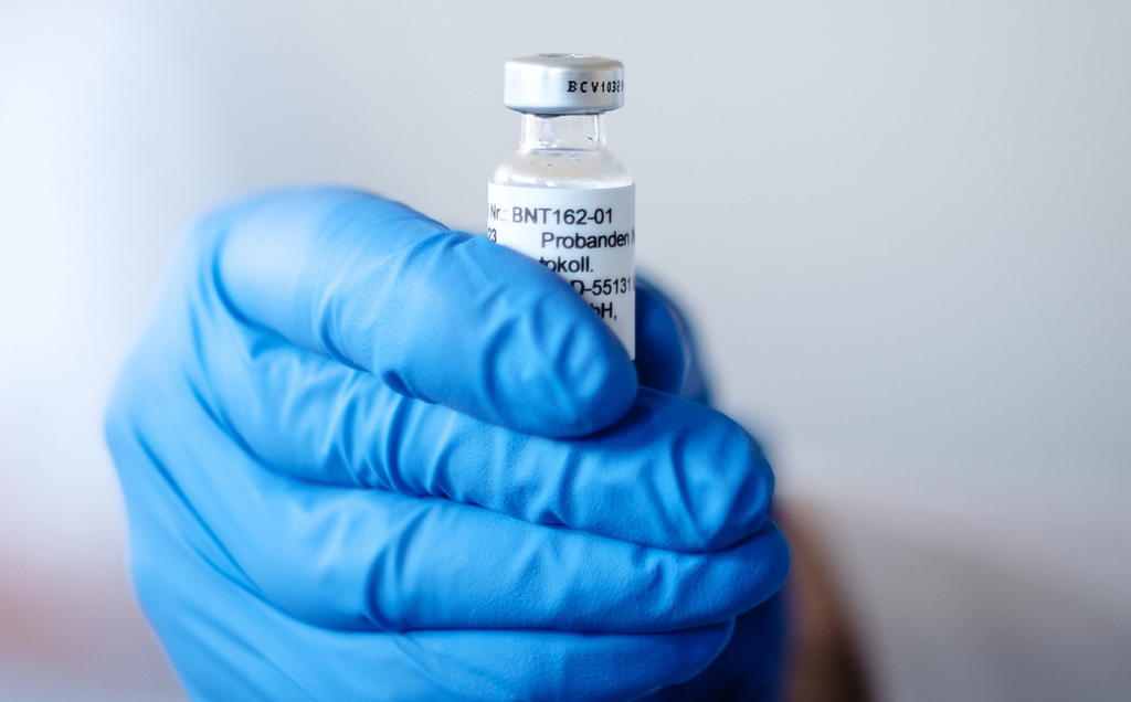 Reino Unido aprueba vacuna de Pfizer y BioNTech contra COVID-19. Noticias en tiempo real