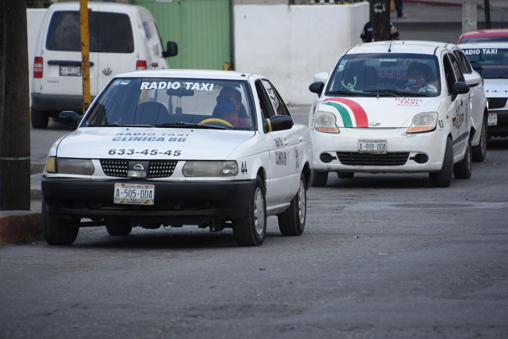 Quieren concesiones de taxi funcionarios municipales de Monclova. Noticias en tiempo real