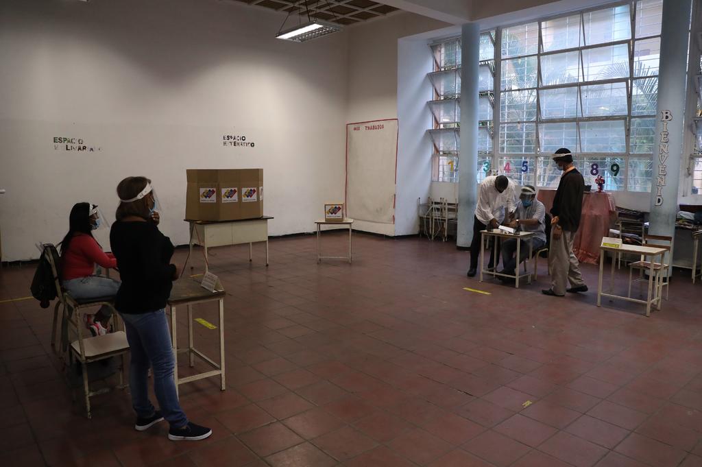 Abren casillas para elecciones legislativas en Venezuela. Noticias en tiempo real