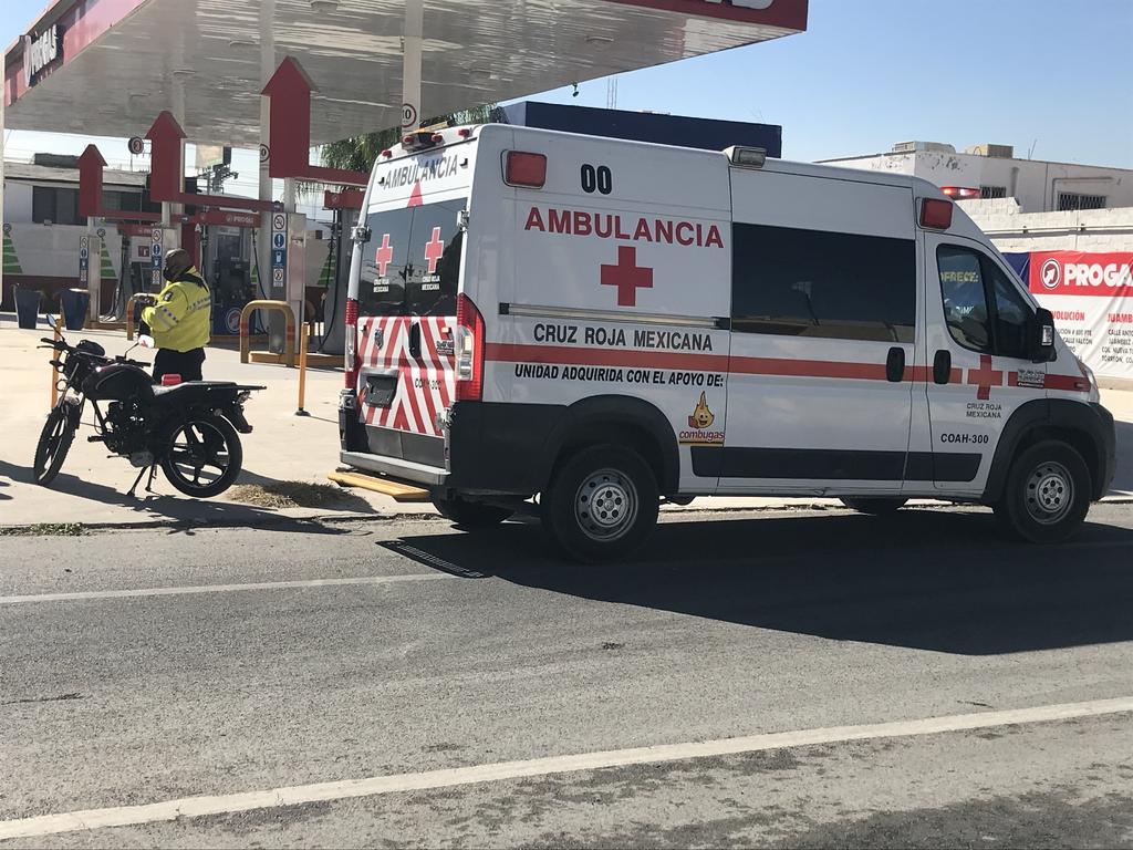 Motociclista se pasa el alto en Torreón y provoca accidente. Noticias en tiempo real