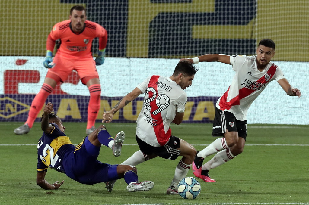 Boca y River igualan 2-2 en el clásico argentino