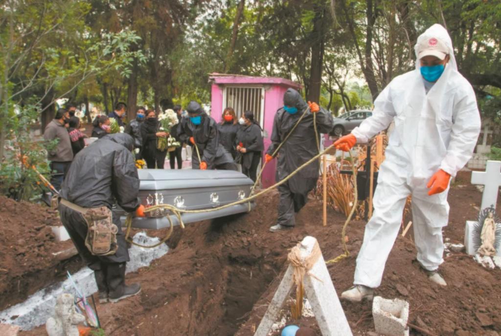 Fallecidos por COVID saturan crematorios públicos; optan por sepulturas. Noticias en tiempo real