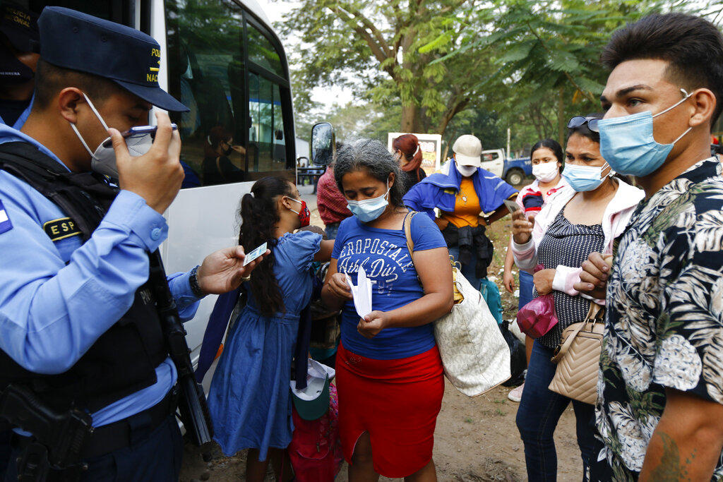 Autoridades de El Salvador capturan organizadores de caravanas de migrantes. Noticias en tiempo real